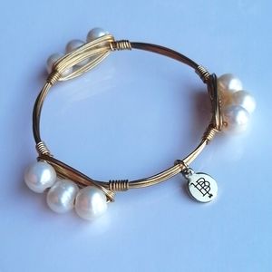 Bourbon&Boweties Bracelet Freshwater Pearl Goldtone Bangle Scandi Girl